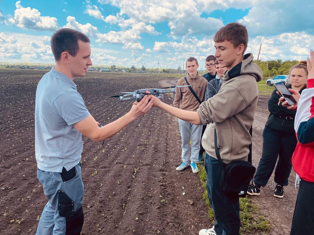 В СХБН продолжаются увлекательные экскурсии на производственные участки — в конце мая студенты Сампурского колледжа отправились в захватывающее путешествие на…