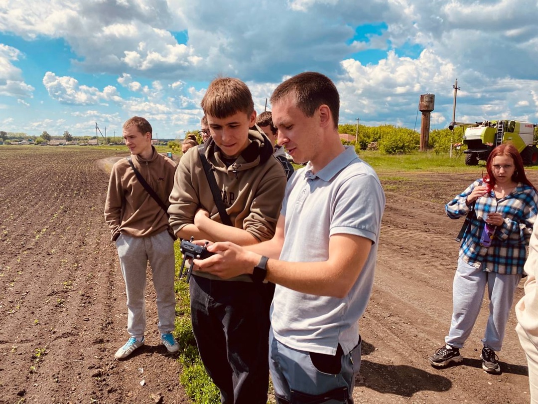 В СХБН продолжаются увлекательные экскурсии на производственные участки — в конце мая студенты Сампурского колледжа отправились в захватывающее путешествие на…
