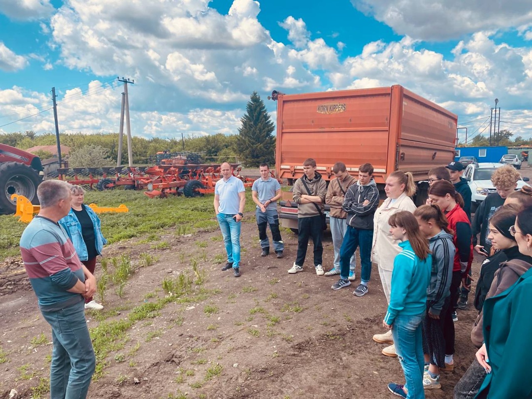 В СХБН продолжаются увлекательные экскурсии на производственные участки — в конце мая студенты Сампурского колледжа отправились в захватывающее путешествие на…