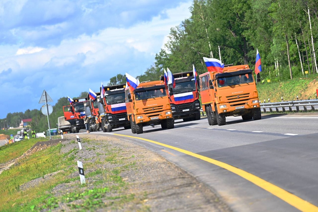 Марат Хуснуллин принял участие в состыковке пролетов моста через Обь в Сургуте и открытии участка трассы М-5 «Урал» в Челябинской области
