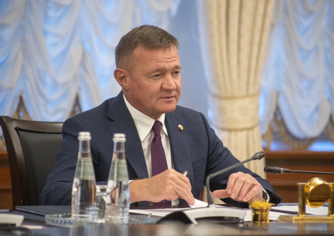 Роман Старовойт провел рабочую встречу с врио губернатора Курской области Александром Хинштейном