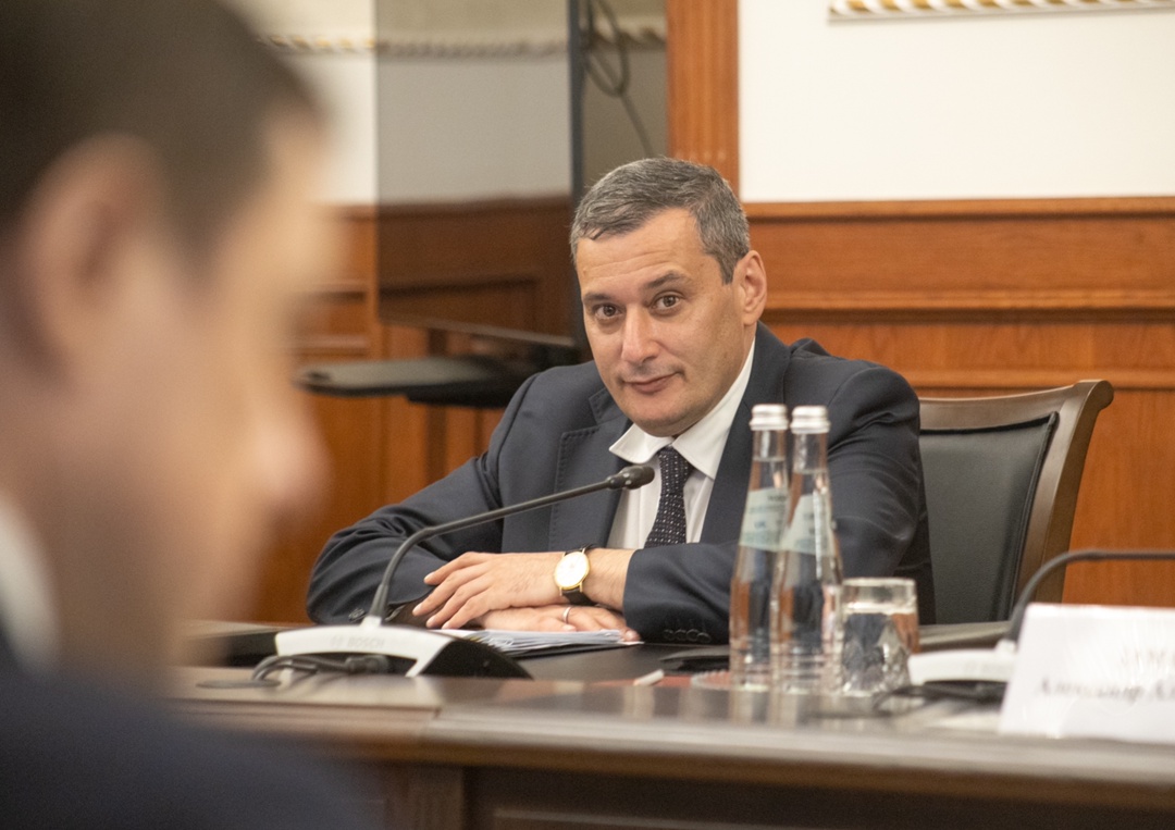 Роман Старовойт провел рабочую встречу с врио губернатора Курской области Александром Хинштейном