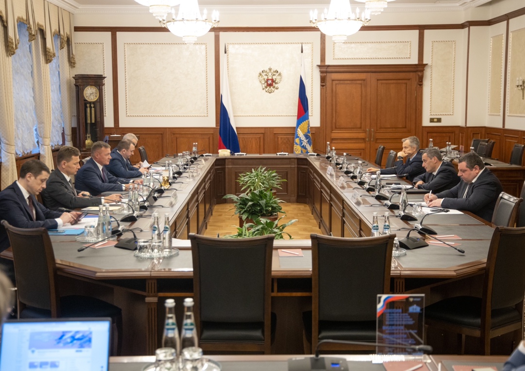 Роман Старовойт провел рабочую встречу с врио губернатора Курской области Александром Хинштейном