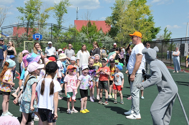 "А можно так каждый выходной?" - спрашивали дети у родителей.
Их легко понять - праздник получился таким, что не хотелось уходить.