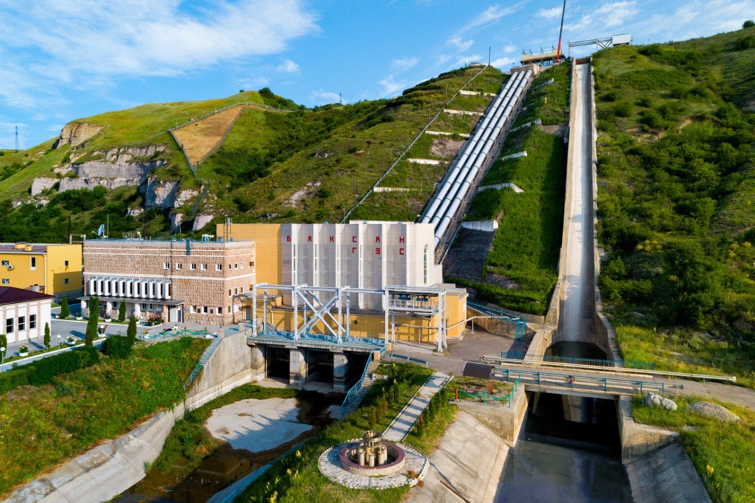 Знакомьтесь: Баксанская ГЭС! Пожалуй, ни на одну гидроэлектростанцию России не выпало столько испытаний, сколько на Баксанскую ГЭС. Ее взрывали трижды – но…