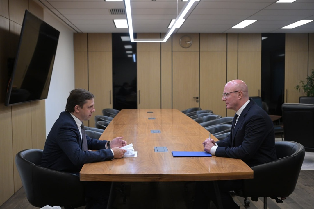 Дмитрий Чернышенко провел рабочую встречу с губернатором Орловской области Андреем Клычковым
