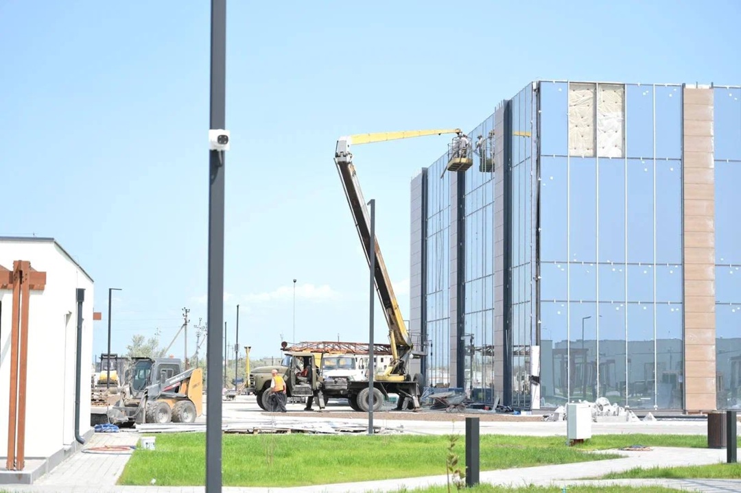 Министр строительства и ЖКХ РФ Ирек Файзуллин совместно с Главой Херсонской области Владимиром Сальдо проверил ход строительства филиала арт-кластера «Таврида»