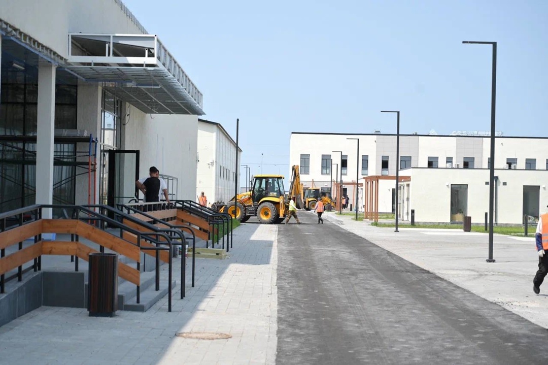 Министр строительства и ЖКХ РФ Ирек Файзуллин совместно с Главой Херсонской области Владимиром Сальдо проверил ход строительства филиала арт-кластера «Таврида»