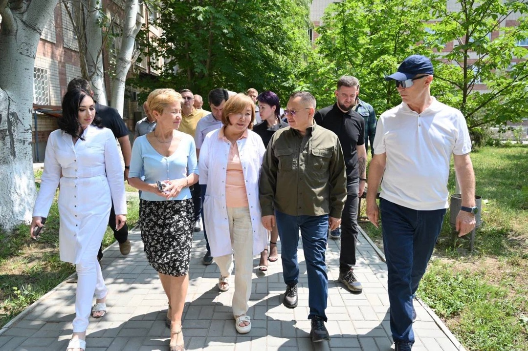В рамках рабочей поездки в Херсонскую область Министр строительства и ЖКХ РФ ознакомился с ходом капитального ремонта Генической центральной районной больницы