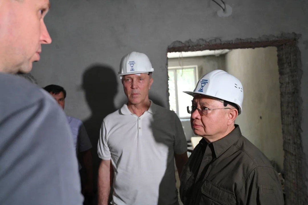 В рамках рабочей поездки в Херсонскую область Министр строительства и ЖКХ РФ ознакомился с ходом капитального ремонта Генической центральной районной больницы