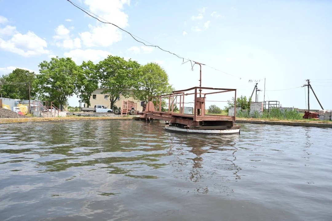 Глава Минстроя России Ирек Файзуллин в ходе рабочей поездки в Херсонскую области посетил очистные сооружения в Геническе