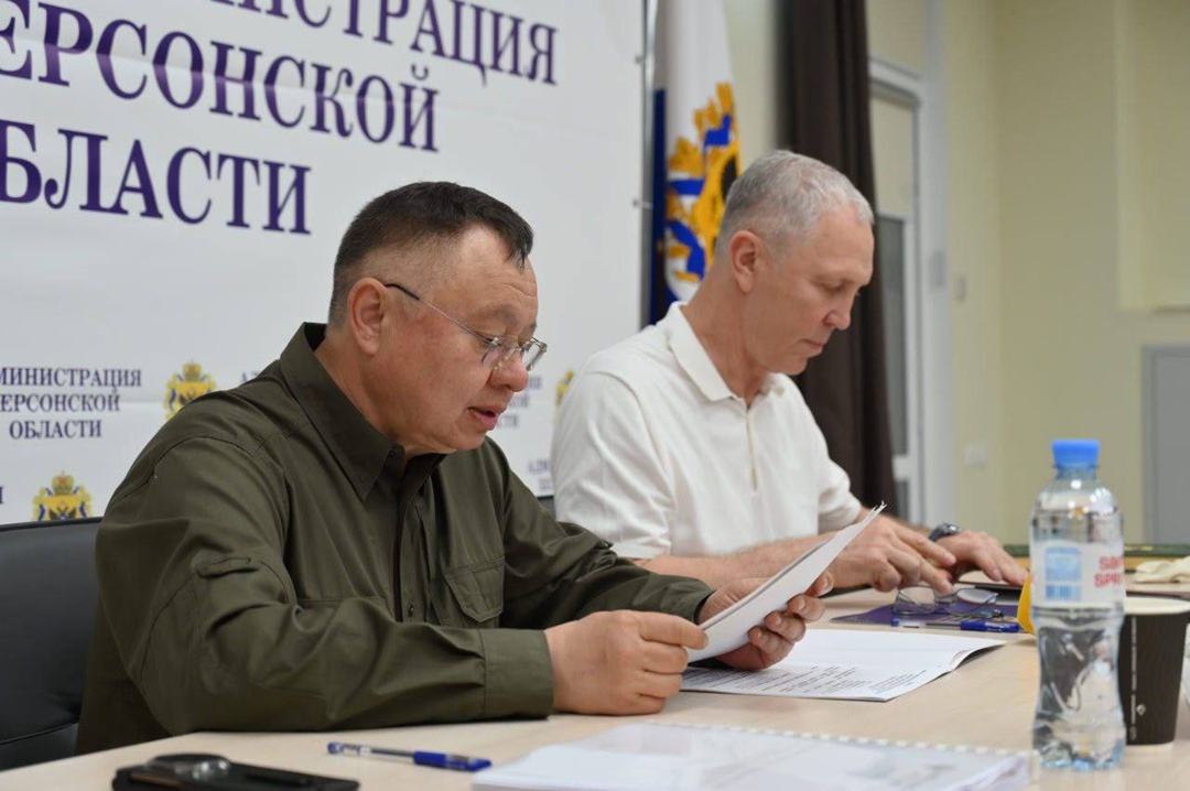 Министр строительства и ЖКХ РФ Ирек Файзуллин совместно с Главой Херсонской области Владимиром Сальдо провел совещание по вопросам развития региона