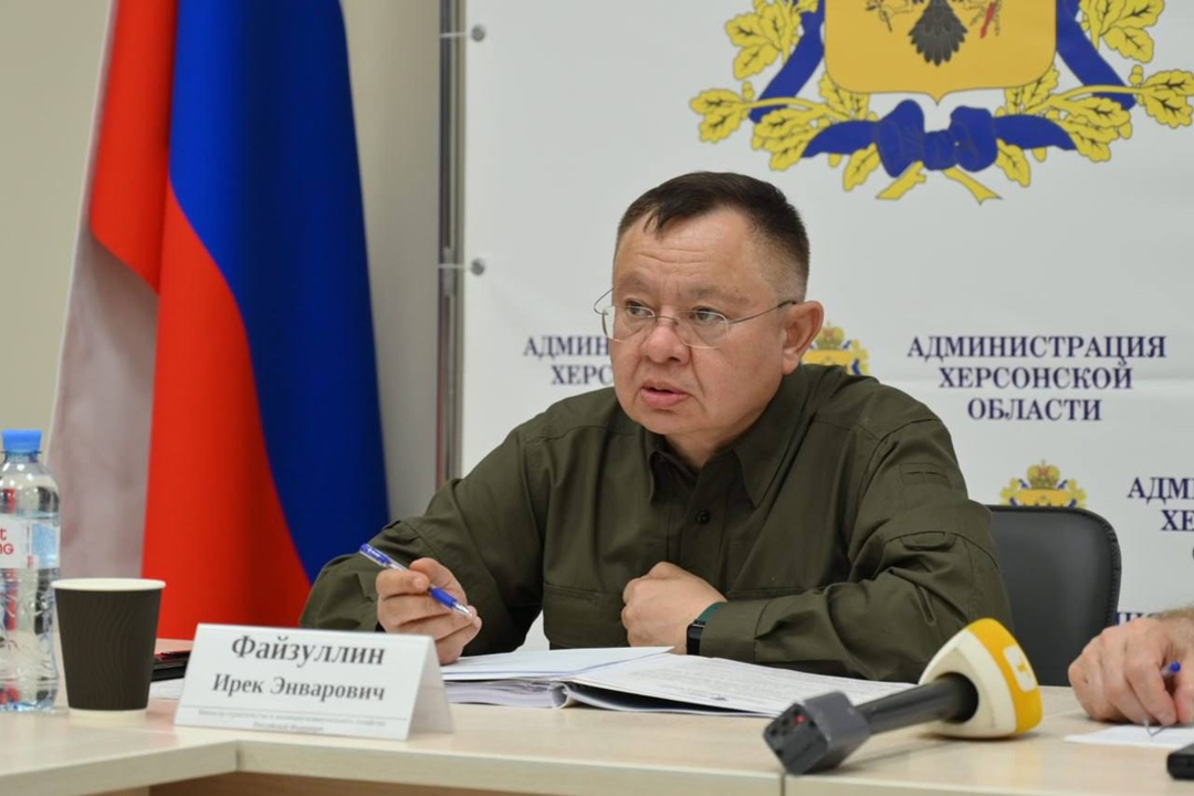 Министр строительства и ЖКХ РФ Ирек Файзуллин совместно с Главой Херсонской области Владимиром Сальдо провел совещание по вопросам развития региона