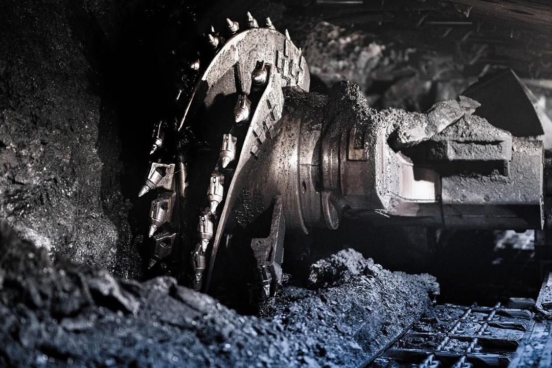 Самая глубокая лава в Кузбассе! На шахте «Осинниковская» ввели в работу новую лаву с промышленными запасами около 500 тысяч тонн коксующегося угля марки Ж