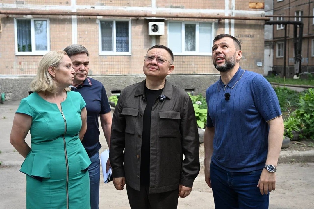 В рамках рабочей поездки в ДНР Глава Минстроя России Ирек Файзуллин совместно с Главой ДНР Денисом Пушилиным посетил прифронтовые районы Донецкой Народной…