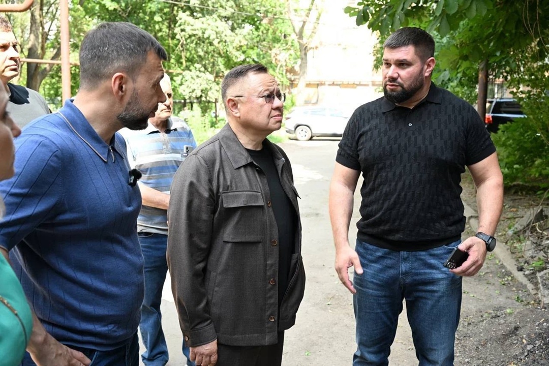В рамках рабочей поездки в ДНР Глава Минстроя России Ирек Файзуллин совместно с Главой ДНР Денисом Пушилиным посетил прифронтовые районы Донецкой Народной…