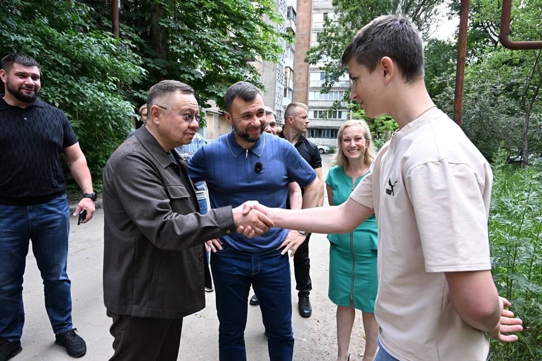 В рамках рабочей поездки в ДНР Глава Минстроя России Ирек Файзуллин совместно с Главой ДНР Денисом Пушилиным посетил прифронтовые районы Донецкой Народной…