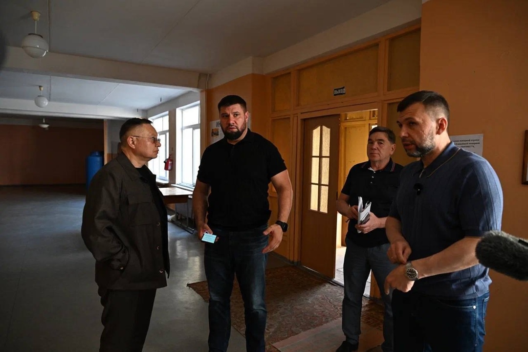 Министр строительства и ЖКХ РФ Ирек Файзуллин совместно с Главой ДНР Денисом Пушилиным осмотрели социальные объекты Донецка, подлежащие восстановлению