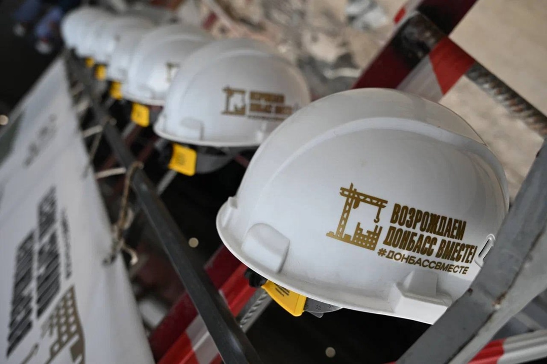 Министр строительства и ЖКХ РФ Ирек Файзуллин совместно с Главой ДНР Денисом Пушилиным осмотрели социальные объекты Донецка, подлежащие восстановлению