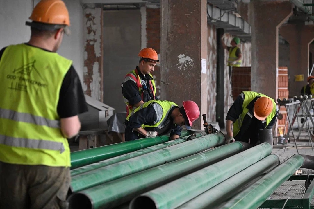 Министр строительства и ЖКХ РФ Ирек Файзуллин совместно с Главой ДНР Денисом Пушилиным осмотрели социальные объекты Донецка, подлежащие восстановлению