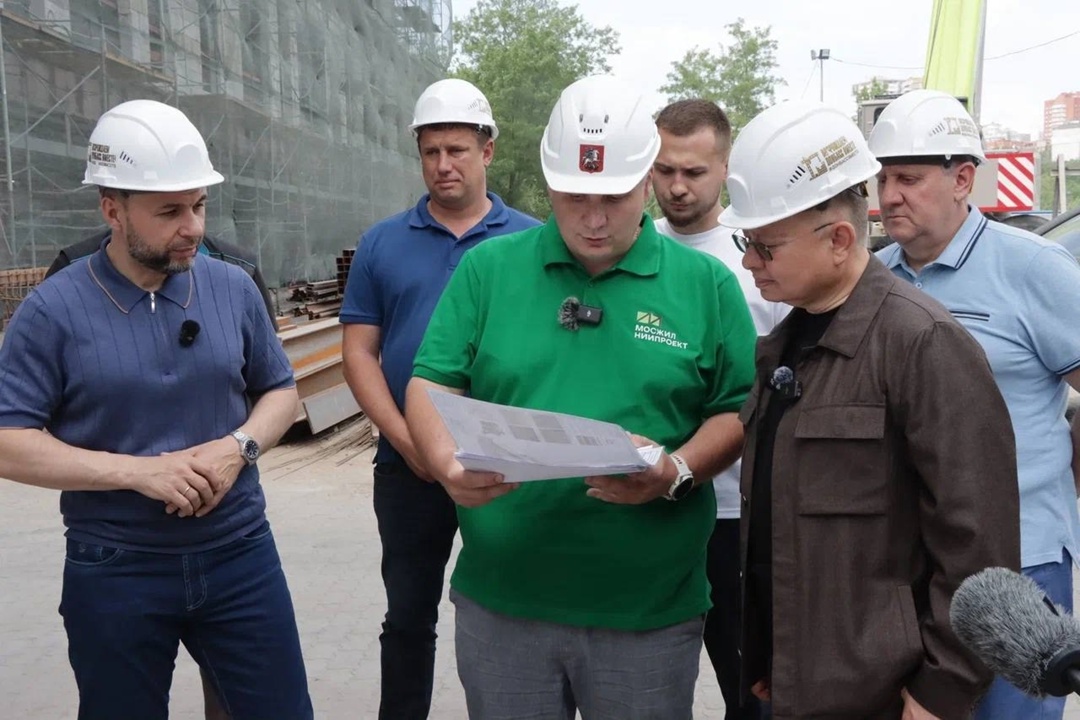 Министр строительства и ЖКХ РФ Ирек Файзуллин совместно с Главой ДНР Денисом Пушилиным осмотрели социальные объекты Донецка, подлежащие восстановлению