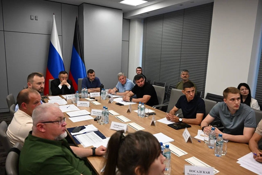 В ходе рабочей поездки в ДНР Министр строительства и ЖКЖ РФ Ирек Файзуллин совместно с Главой ДНР Денисом Пушилиным провел совещание по развитию жилищного…