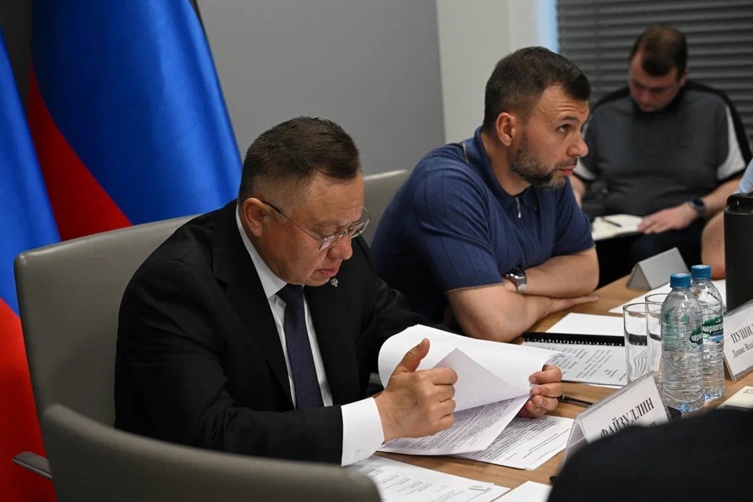 В ходе рабочей поездки в ДНР Министр строительства и ЖКЖ РФ Ирек Файзуллин совместно с Главой ДНР Денисом Пушилиным провел совещание по развитию жилищного…