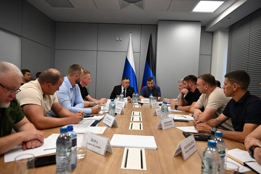 В ходе рабочей поездки в ДНР Министр строительства и ЖКЖ РФ Ирек Файзуллин совместно с Главой ДНР Денисом Пушилиным провел совещание по развитию жилищного…