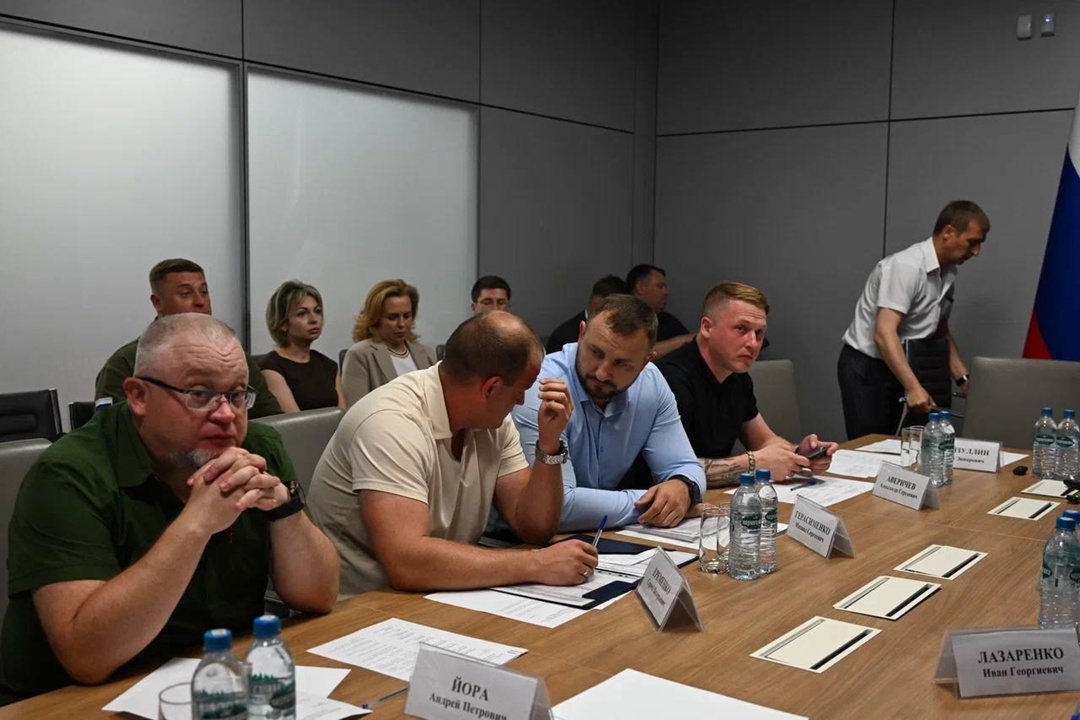 В ходе рабочей поездки в ДНР Министр строительства и ЖКЖ РФ Ирек Файзуллин совместно с Главой ДНР Денисом Пушилиным провел совещание по развитию жилищного…