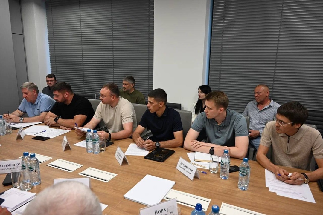 В ходе рабочей поездки в ДНР Министр строительства и ЖКЖ РФ Ирек Файзуллин совместно с Главой ДНР Денисом Пушилиным провел совещание по развитию жилищного…