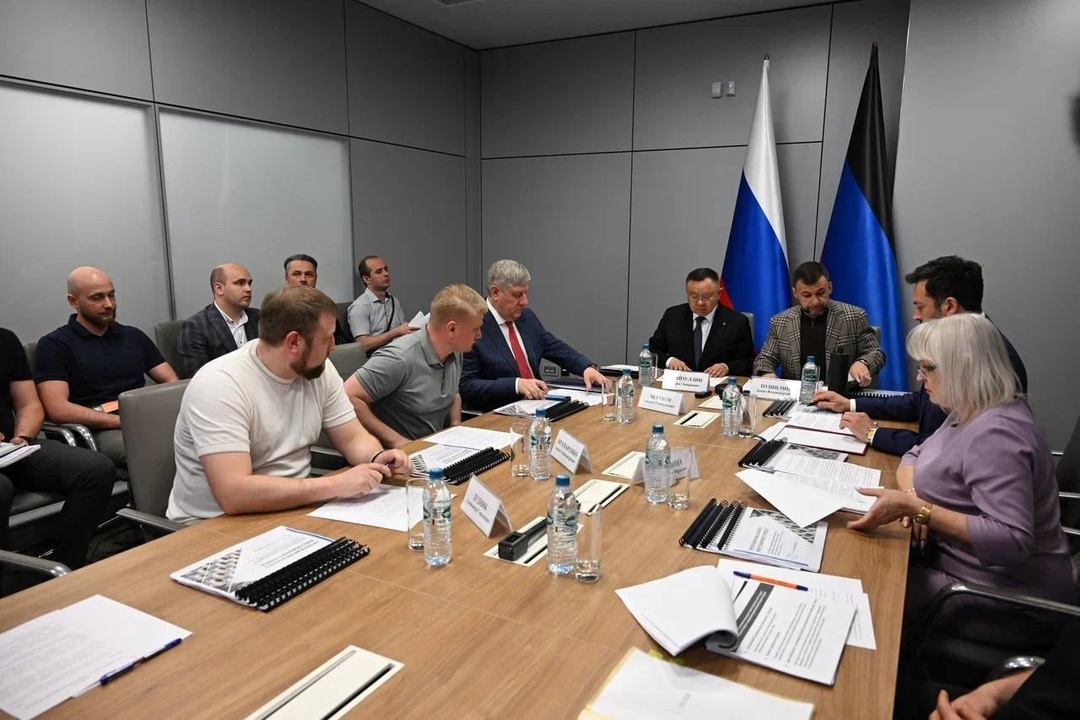 Глава Минстроя России Ирек Файзуллин принял участие в заседании инвестиционного комитета ДНР