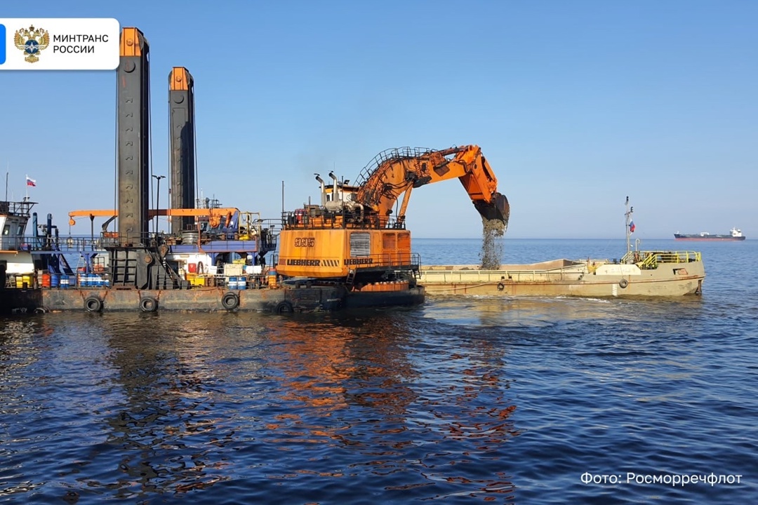 Расчистили 7 футбольных полей, чтобы в морском порту Усть-Луга заработал обновленный причал