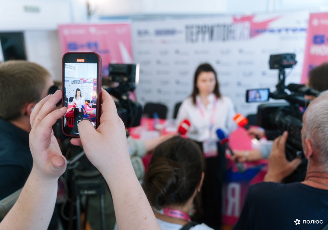 С сегодняшнего дня целую неделю на всех главных сценах столицы Иркутской области гремит и собирает аплодисменты II фестиваль «Территория. Иркутск»!