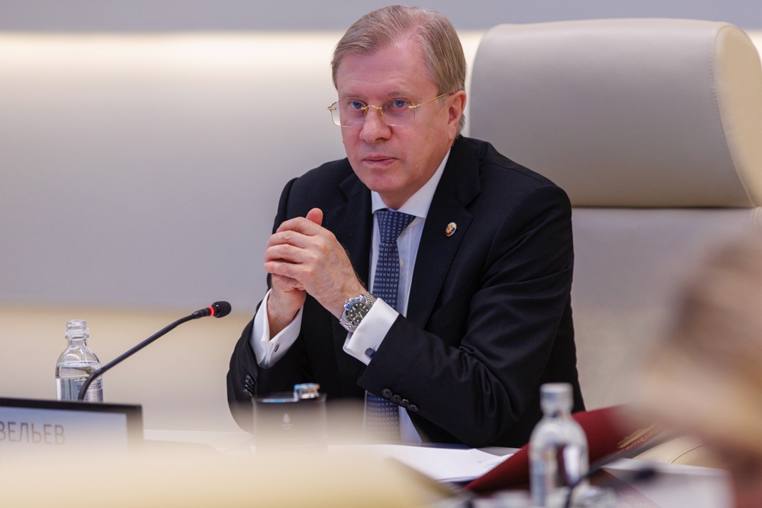 Виталий Савельев провел заседание правительственной комиссии для координации работ по ликвидации последствий чрезвычайной ситуации, вызванной крушением…