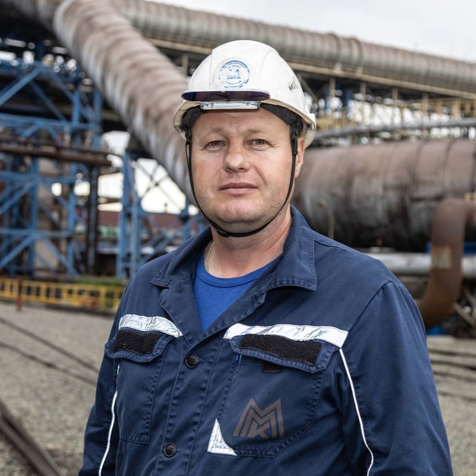 Управляет тоннами стали, как шеф-повар — кухней