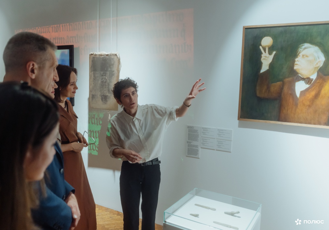 Как между собой взаимодействуют визуальное искусство и театральный язык?