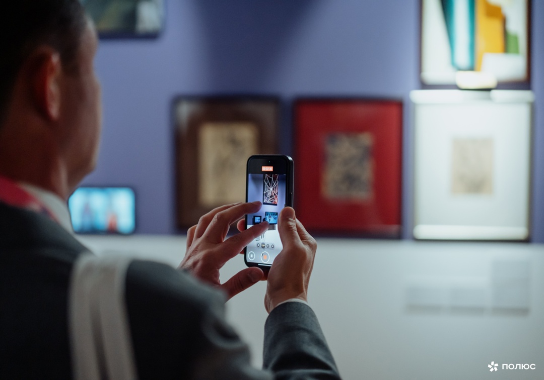 Как между собой взаимодействуют визуальное искусство и театральный язык?