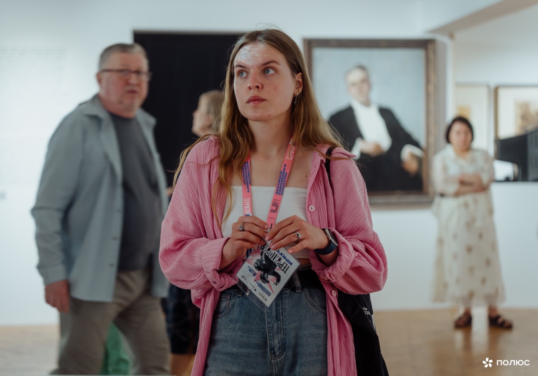 Как между собой взаимодействуют визуальное искусство и театральный язык?