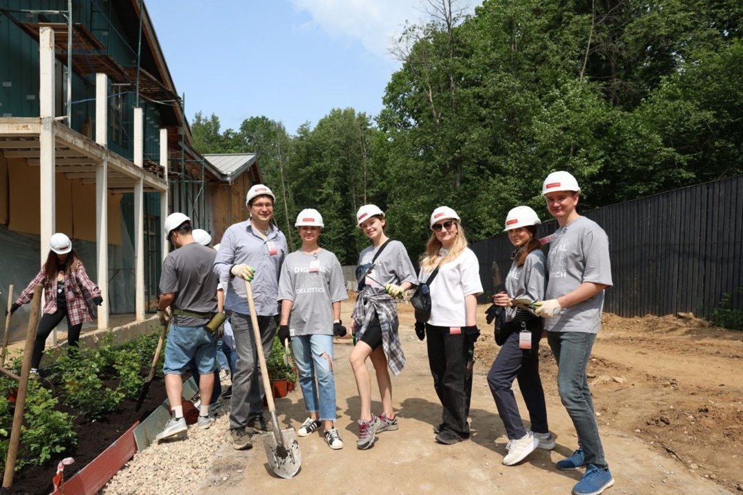 Помогаем тем, кто дарит шанс на жизнь детям
