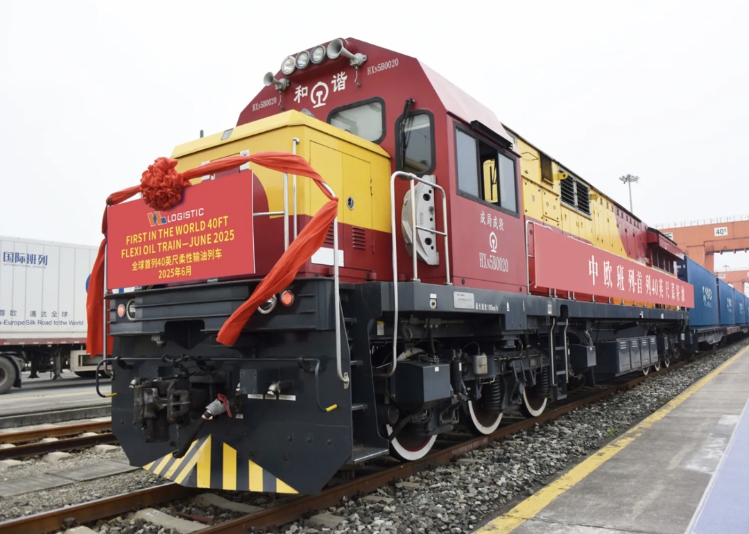 Транспортная компания VL Logistic впервые отправила 40-футовый экспортный поезд с рапсовым маслом из Алтайского края в китайский город Чэнду через Казахстан.…