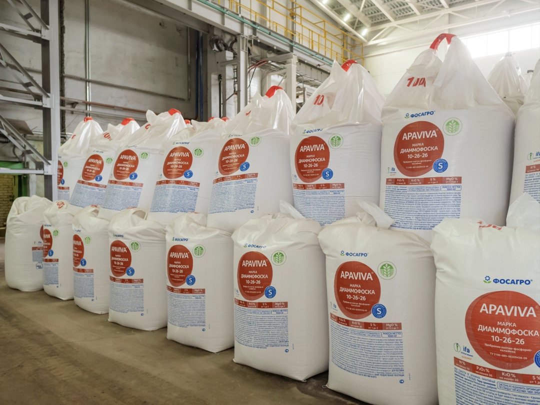 Российские аграрии с начала года закупили 3,4 млн т минеральных удобрений (с учетом накопленных ресурсов), потребность на текущий год в 5,56 млн тонн…