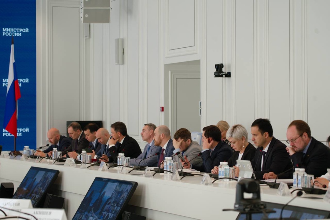 В Минстрое России прошло еженедельное оперативное совещание под председательством Министра строительства и ЖКХ РФ Ирека Файзуллина