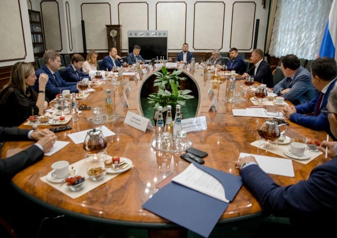 Совместили приятное с полезным — к нам на завтрак сегодня прибыли представители основных организаций инфраструктурной отрасли