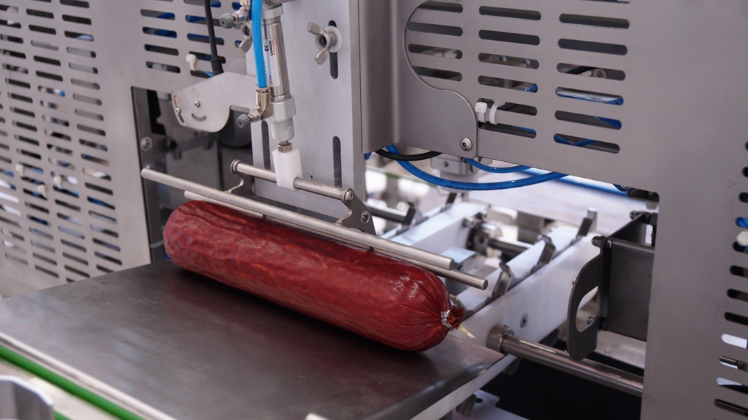 Мясной апгрейд «Оренбургский завод автоматизации и роботизации» знает, как упаковать и колбасу и сосиску