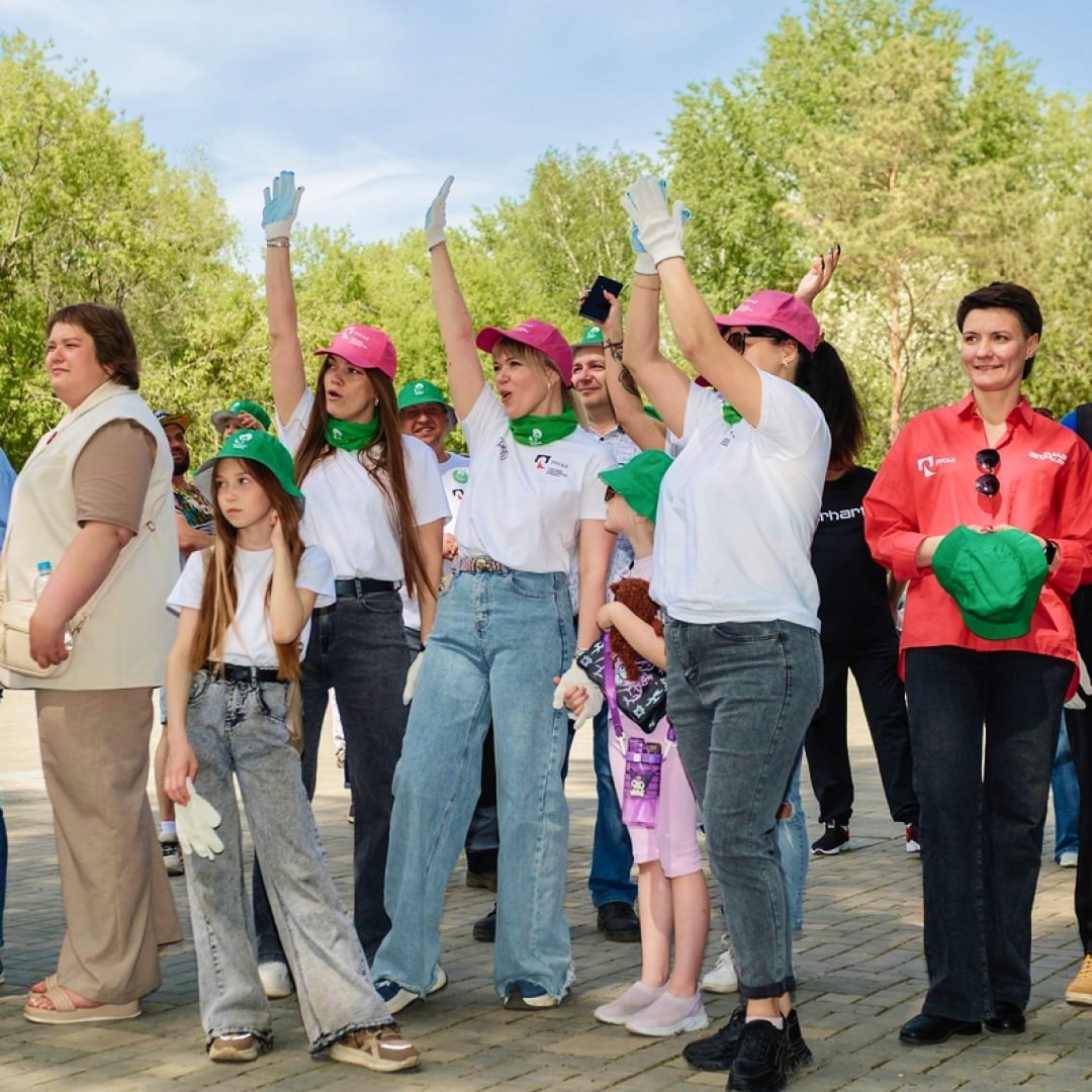 Друзья, каждый из нас мечтает жить в чистом, ухоженном дворе, иметь рядом детскую и спортивную площадки, красивый сквер, гулять по ухоженным аллеям парка