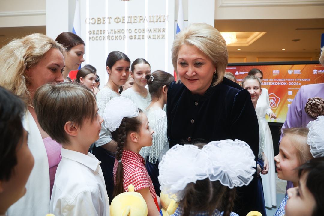В Совете Федерации прошла торжественная церемония награждения лауреатов XV Национальной премии в сфере товаров и услуг для детей «Золотой медвежонок»
