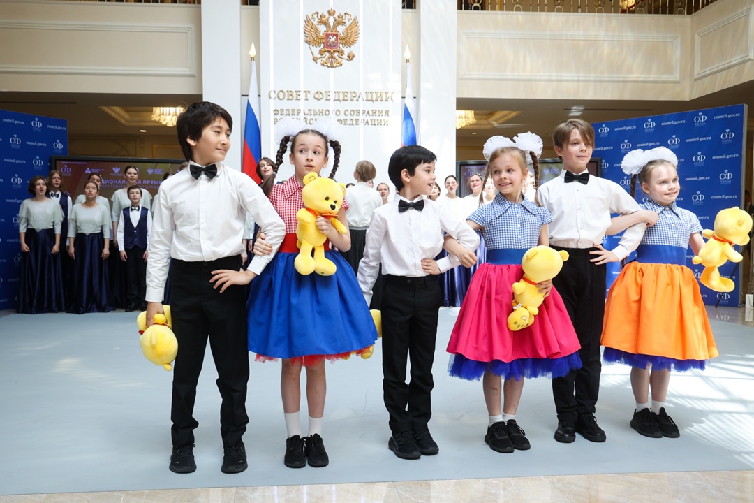 В Совете Федерации прошла торжественная церемония награждения лауреатов XV Национальной премии в сфере товаров и услуг для детей «Золотой медвежонок»