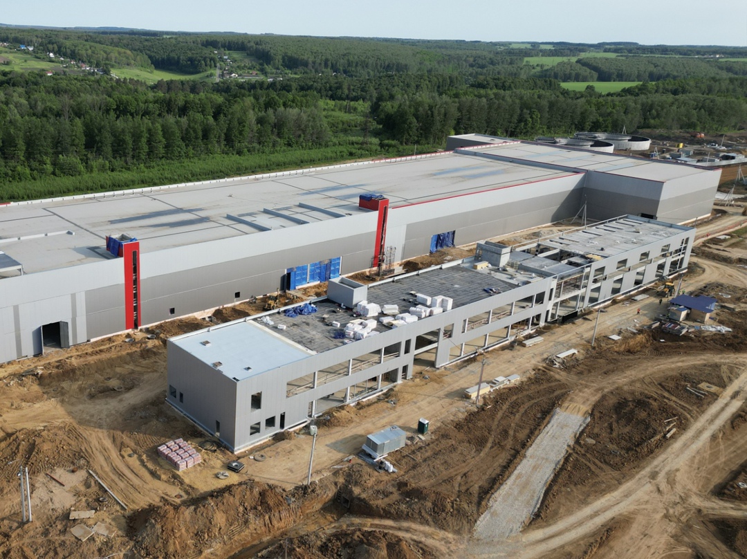 «Мираторг» сообщил о завершении основных общестроительных работ и начале монтажа технологического и инженерного оборудования на совместном с сетью «Вкусно – и…