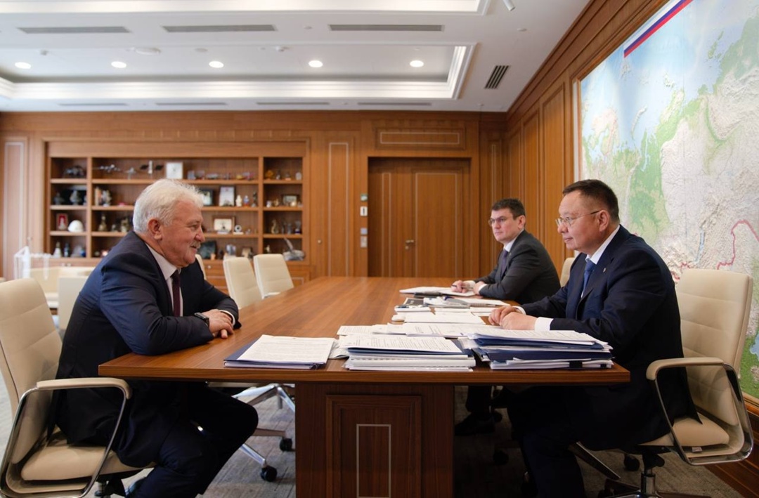 Министр строительства и ЖКХ РФ Ирек Файзуллин провел рабочую встречу с председателем Комитета Госдумы по транспорту и развитию транспортной инфраструктуры…