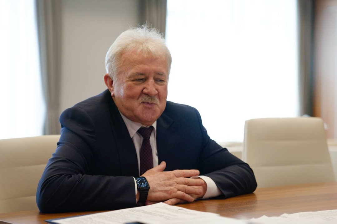 Министр строительства и ЖКХ РФ Ирек Файзуллин провел рабочую встречу с председателем Комитета Госдумы по транспорту и развитию транспортной инфраструктуры…